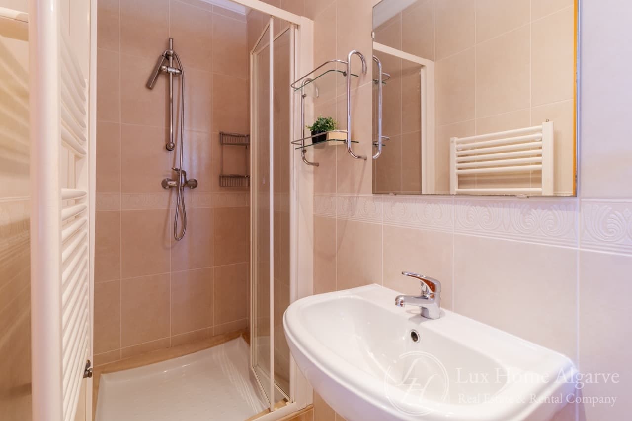 Prime Sea-View Investment Opportunity in Praia da Luz - Image 3