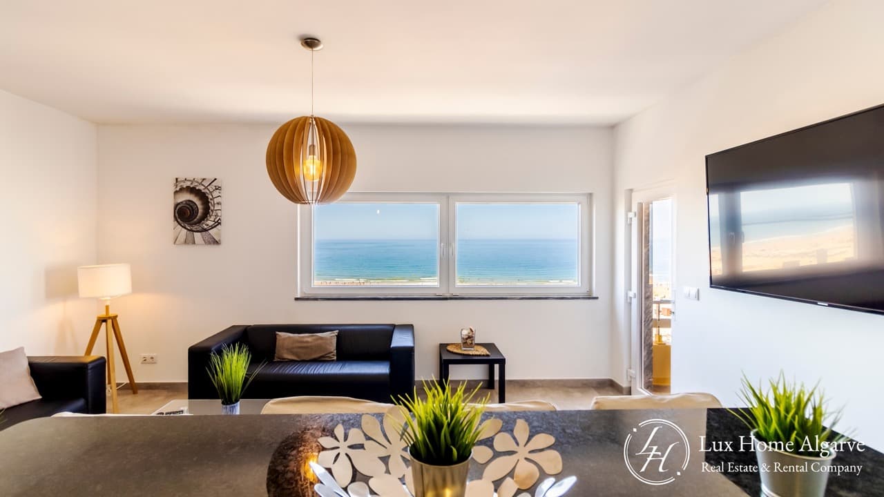 Excellent Investment Opportunity – Seafront 2-Bedroom Apartment in Praia da Rocha - Image 2