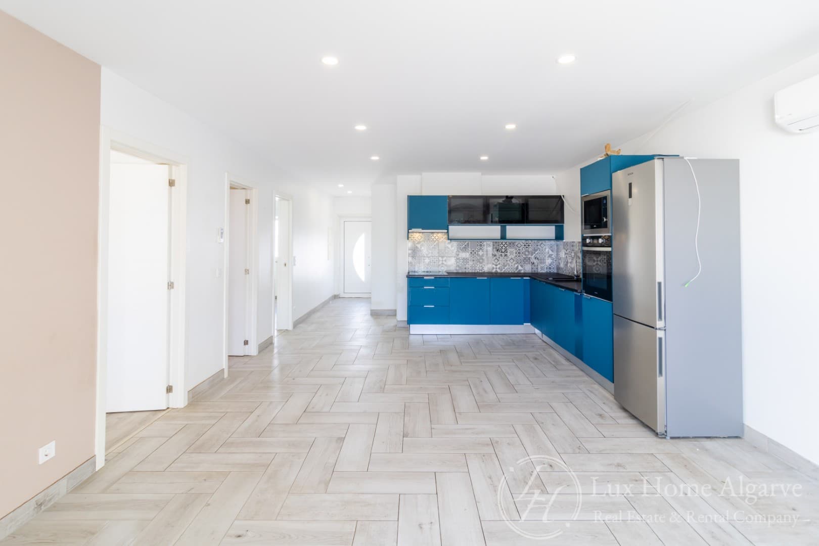 Charming City House Renovated in 2023 - Image 3