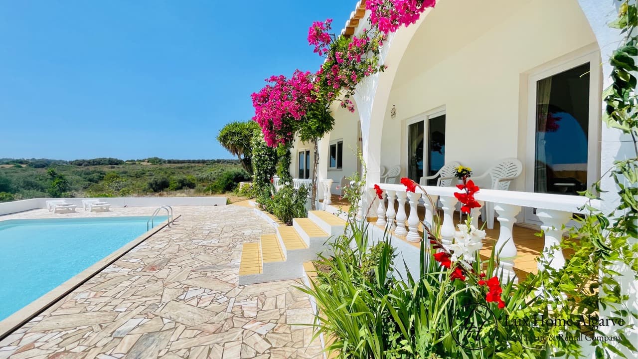 Exclusive Villa with Total Privacy, Autonomy and Panoramic Views – Burgau - Image 2