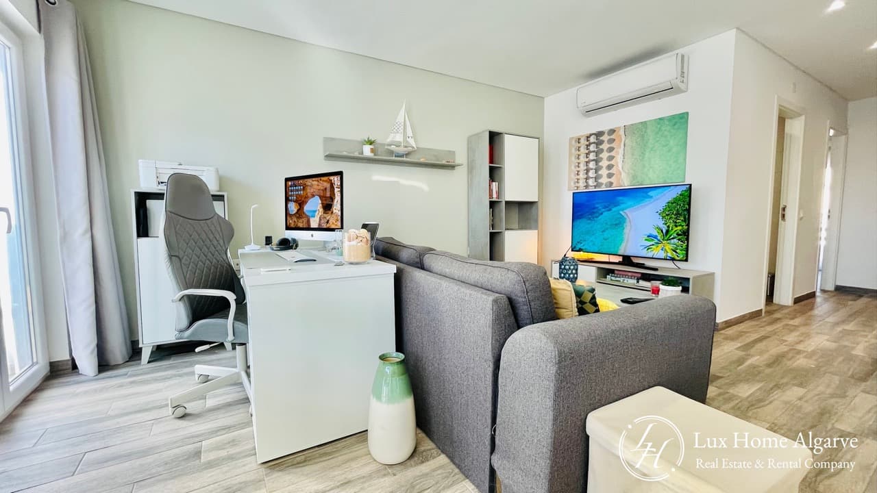 RENOVATED 1-BED GEM – JUST 500 M FROM ARMAÇÃO DE PÊRA BEACH - Image 4