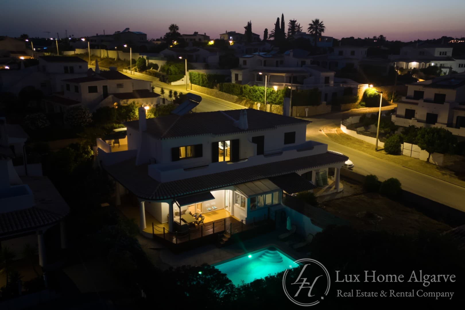 EXCEPTIONAL T4 SEMI-DETACHED VILLA - LAGOS - Image 3