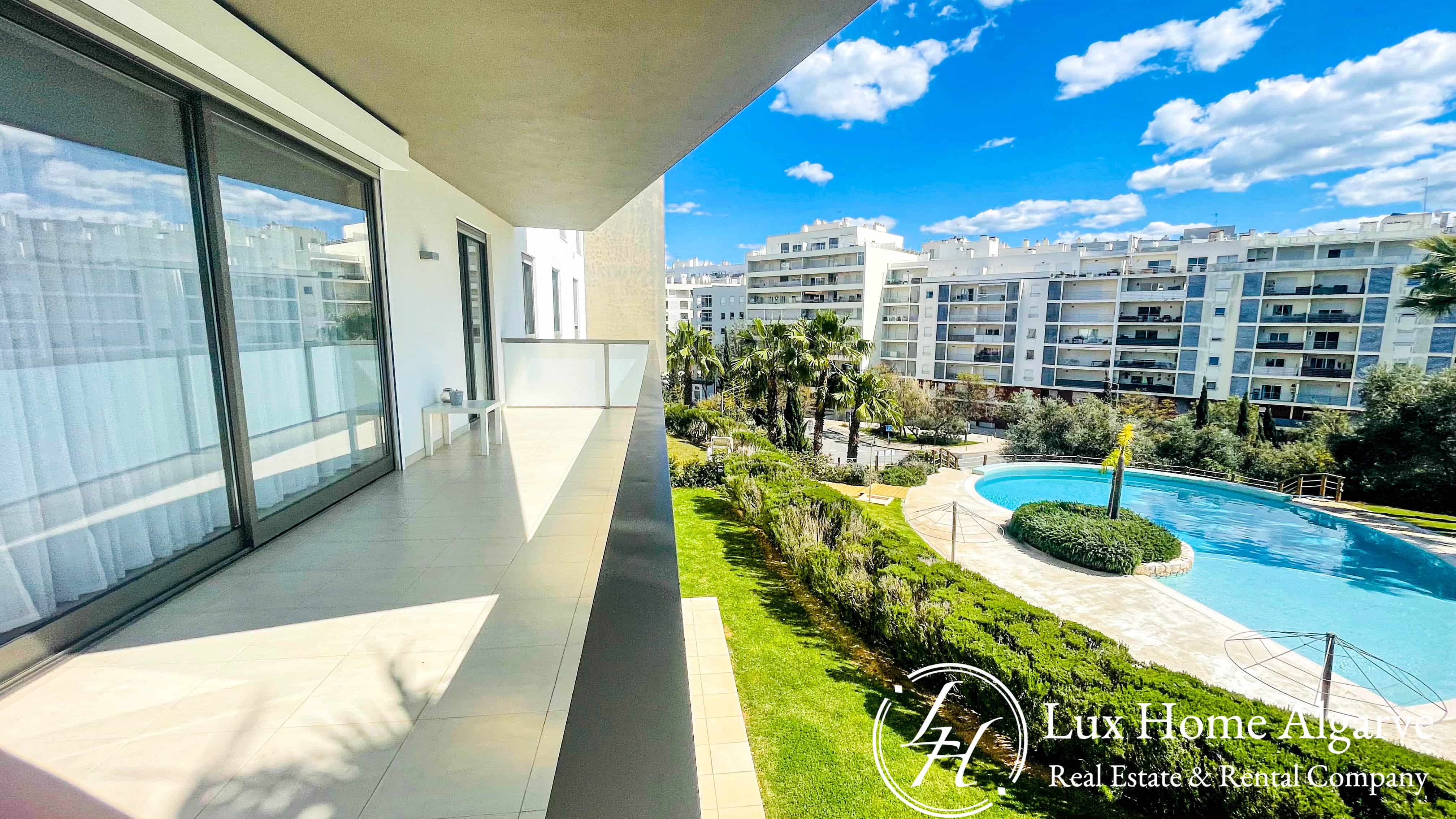 1-Bedroom Apartment in Praia da Rocha - Image 3