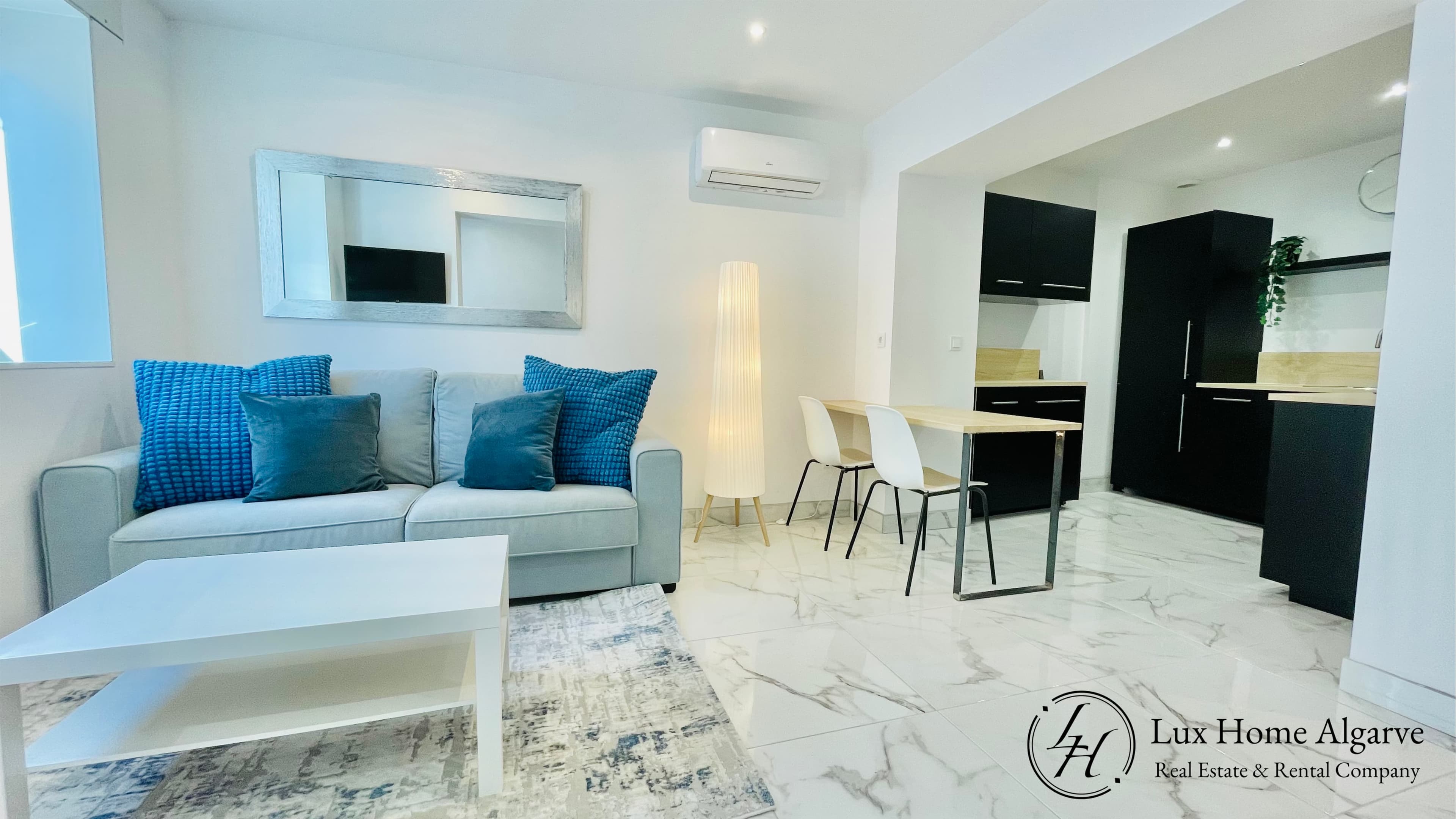 STUNNING COMPLETED RENOVATED T1 TOWNHOUSE IN OLHÃO CENTER - Image 3