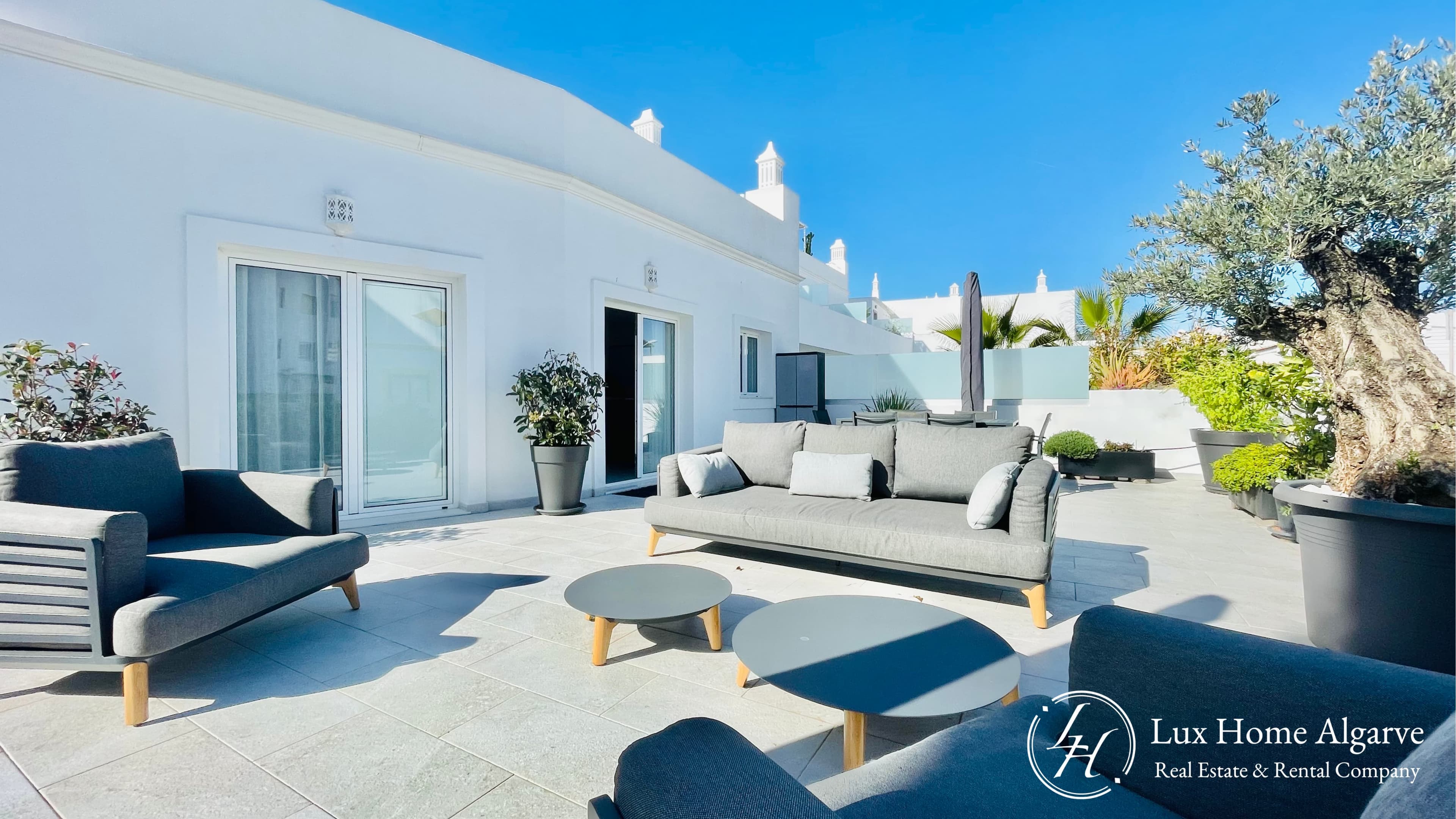 Modern & Contemporary Luxury in the Heart of Olhão - Image 1