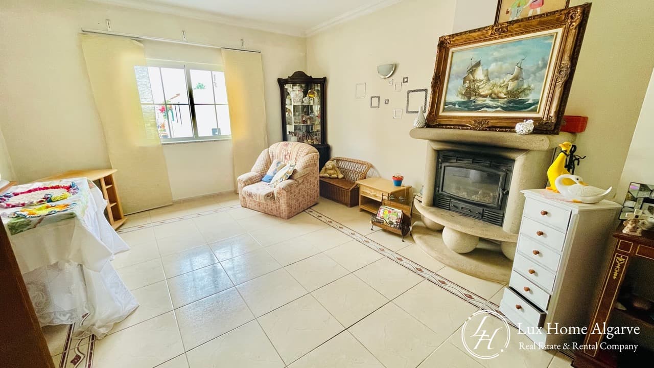 Semi-Detached House T2+1 - Espiche- A Unique Opportunity in the Heart of the Algarve - Image 4