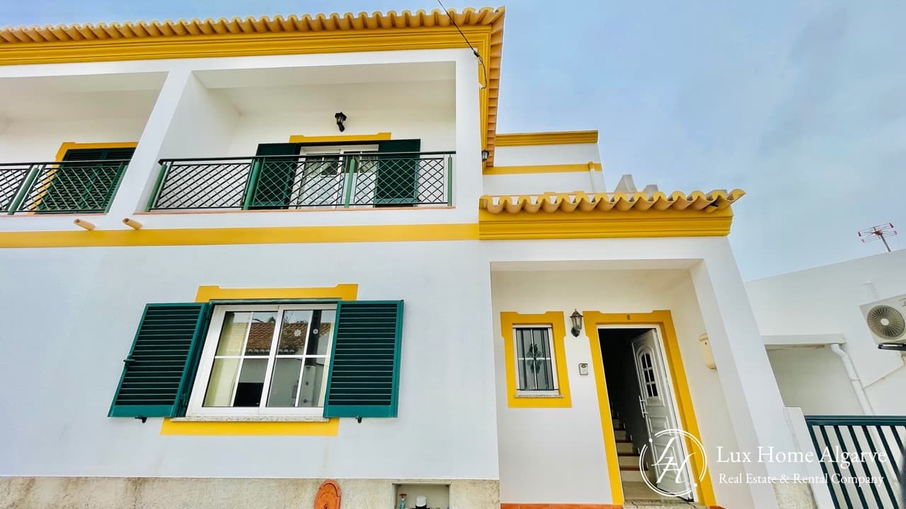 Semi-Detached House T2+1 - Espiche- A Unique Opportunity in the Heart of the Algarve - Image 2