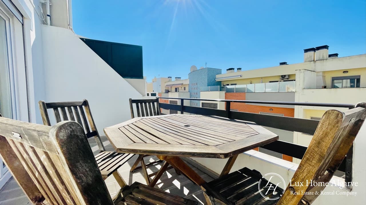 RENOVATED 1-BED GEM – JUST 500 M FROM ARMAÇÃO DE PÊRA BEACH - Image 2