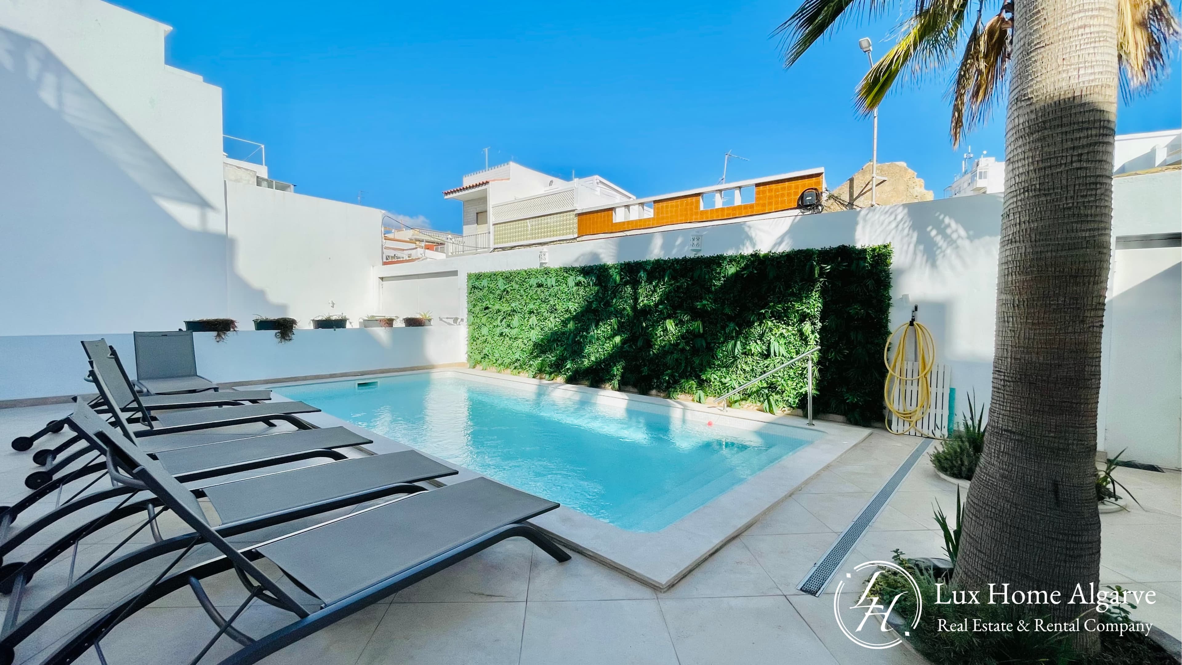 Modern & Contemporary Luxury in the Heart of Olhão - Image 2