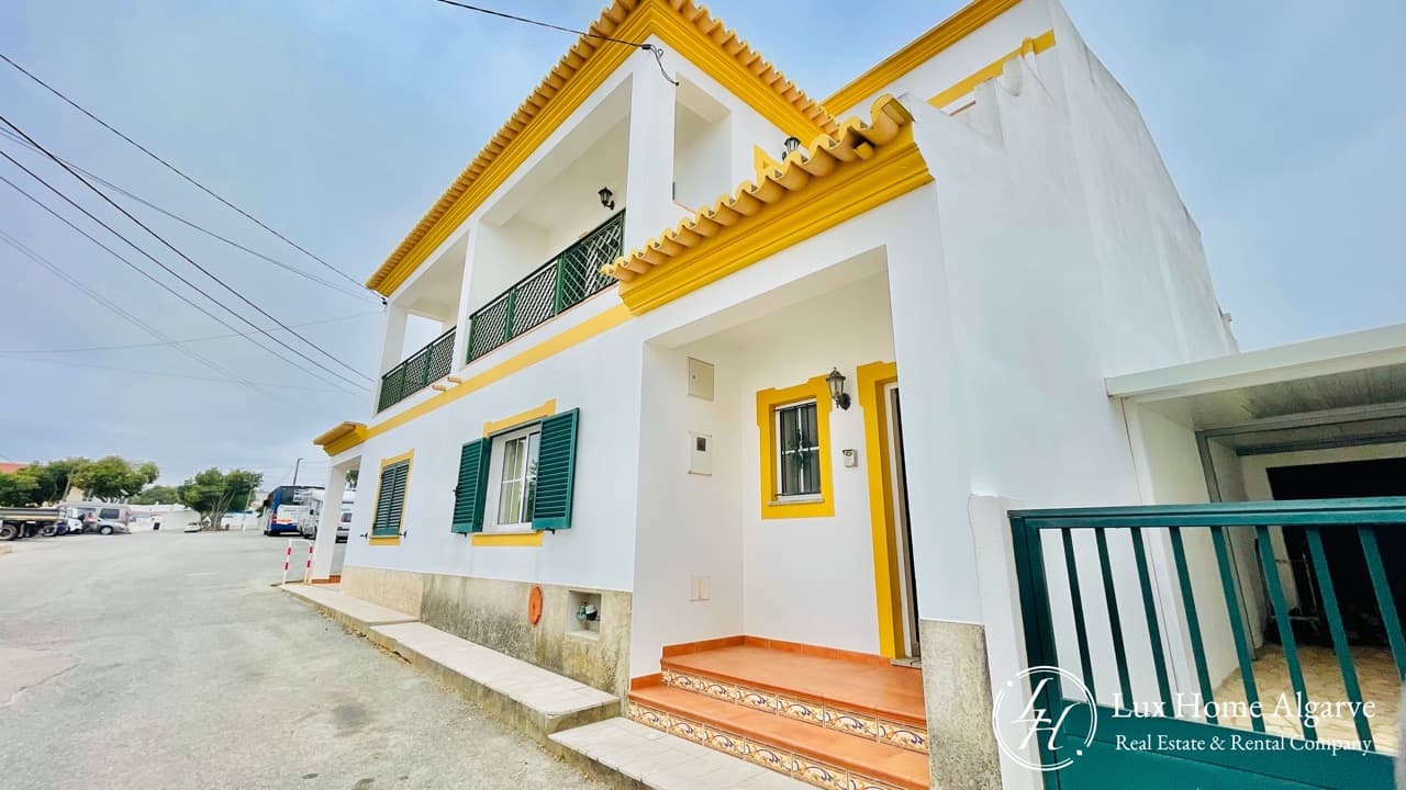 Semi-Detached House T2+1 - Espiche- A Unique Opportunity in the Heart of the Algarve - Image 1