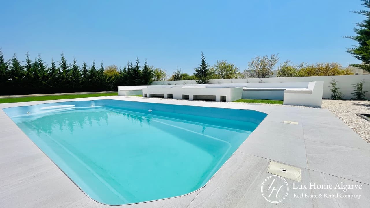 NEW REIMAGINED VILLA : Contemporary Villa with Pool & Garden Oasis - Image 3