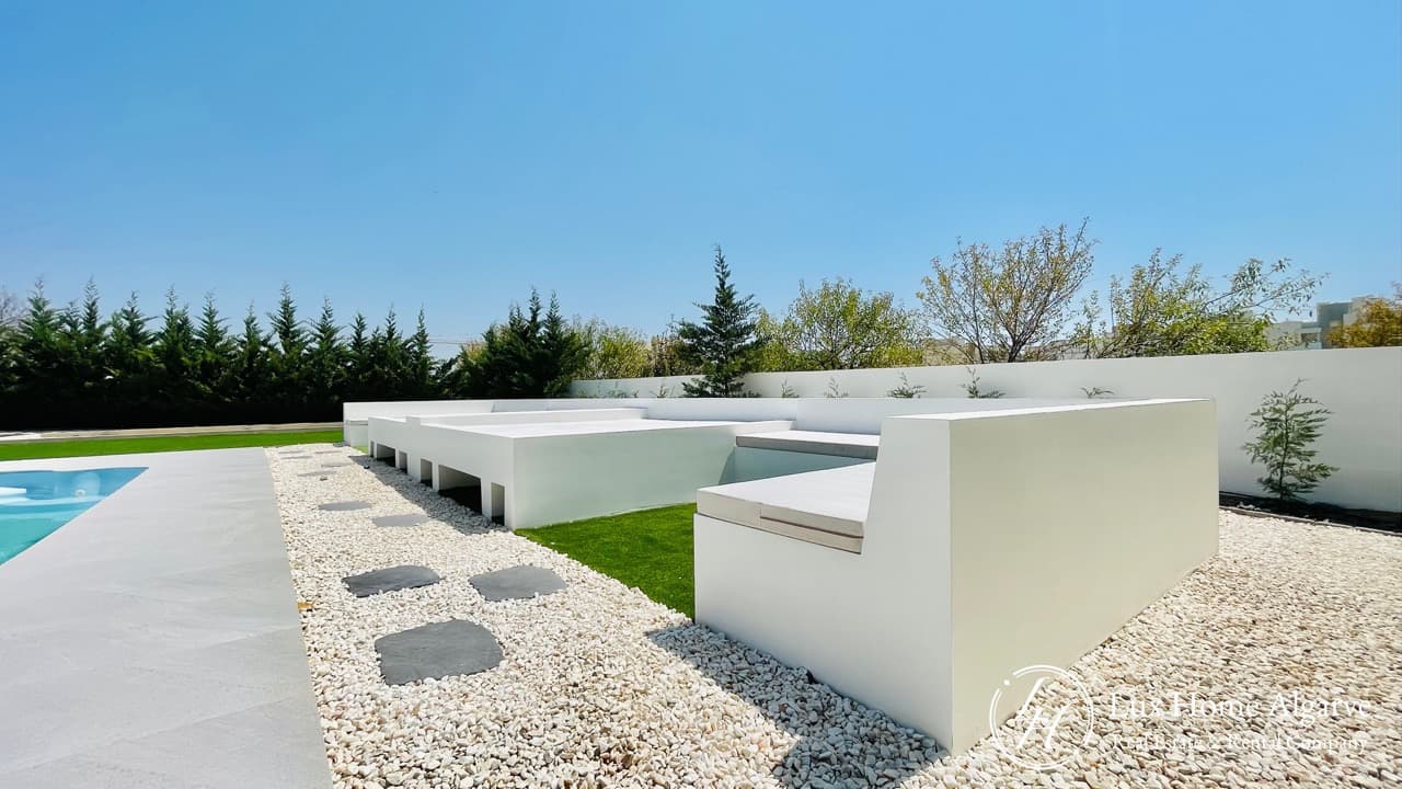 NEW REIMAGINED VILLA : Contemporary Villa with Pool & Garden Oasis - Image 4