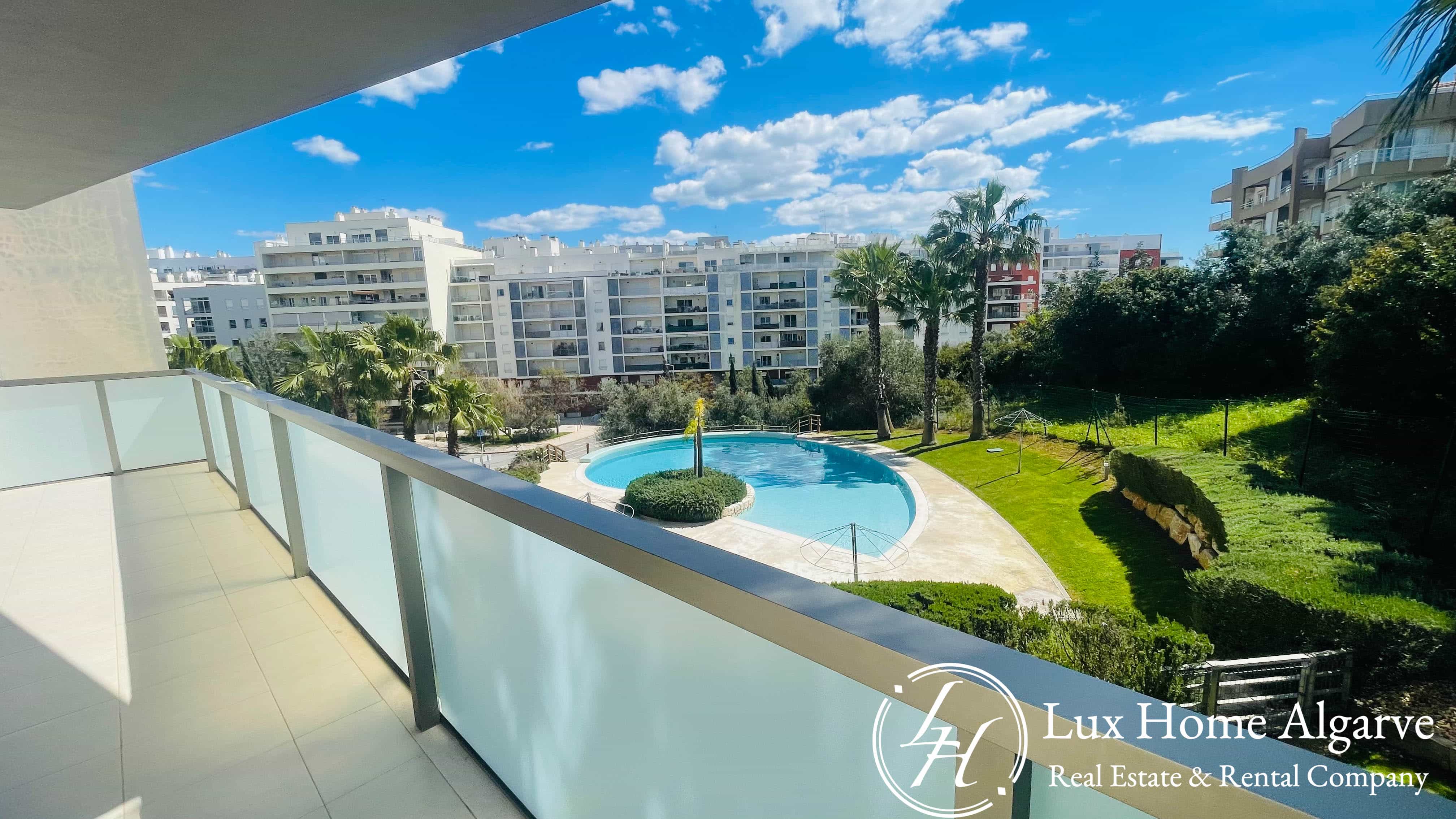 1-Bedroom Apartment in Praia da Rocha - Image 4