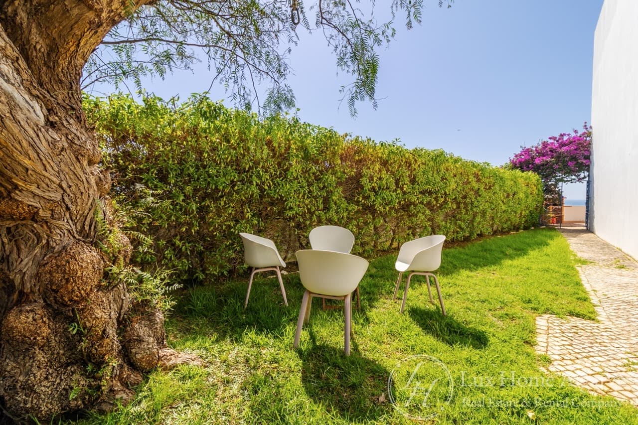 Prime Sea-View Investment Opportunity in Praia da Luz - Image 4