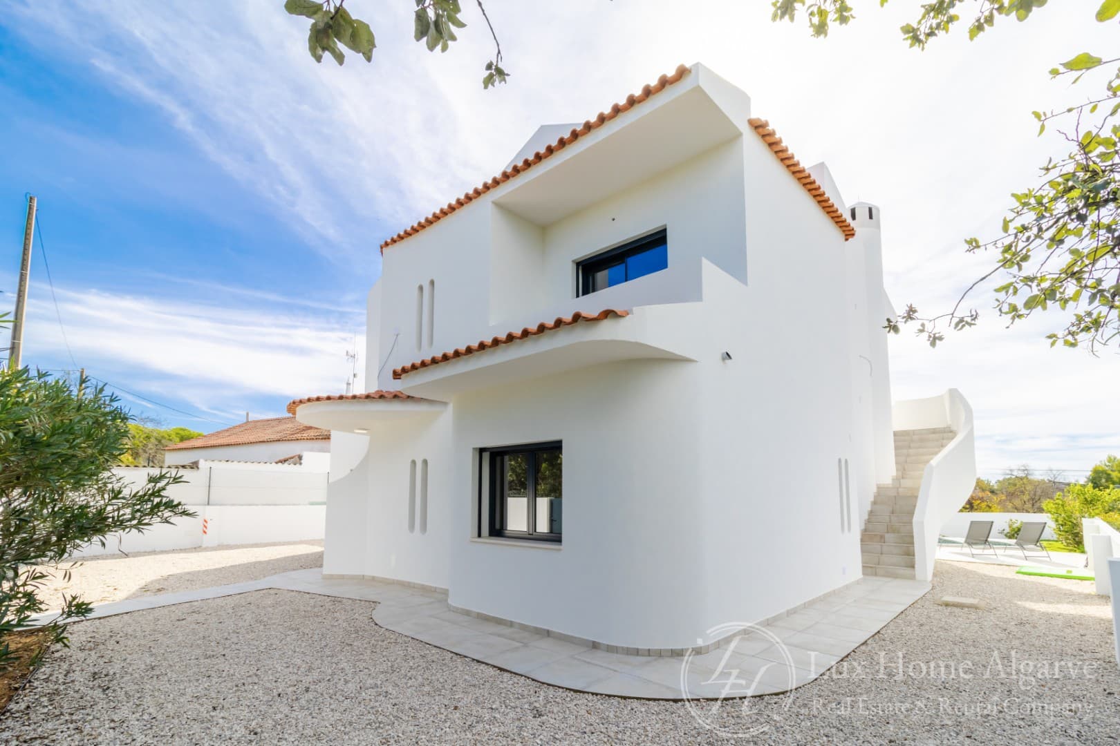 EXCEPTIONAL REIMAGINED ALGARVIAN VILLA - Image 3